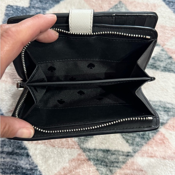 kate spade Two-Tone Gray and White Wallet - Picture 4 of 7